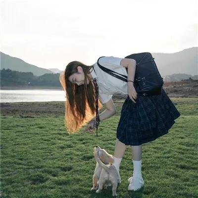 捷运上的女孩